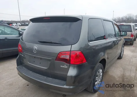 2010 Volkswagen Routan S z USA, uszkodzony, nr VIN 2V4RW4D13AR237272